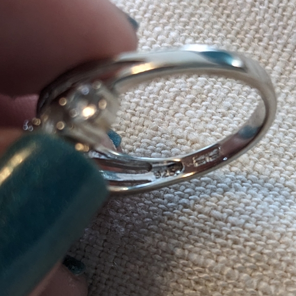 White Sapphire Ring - Picture 4 of 6